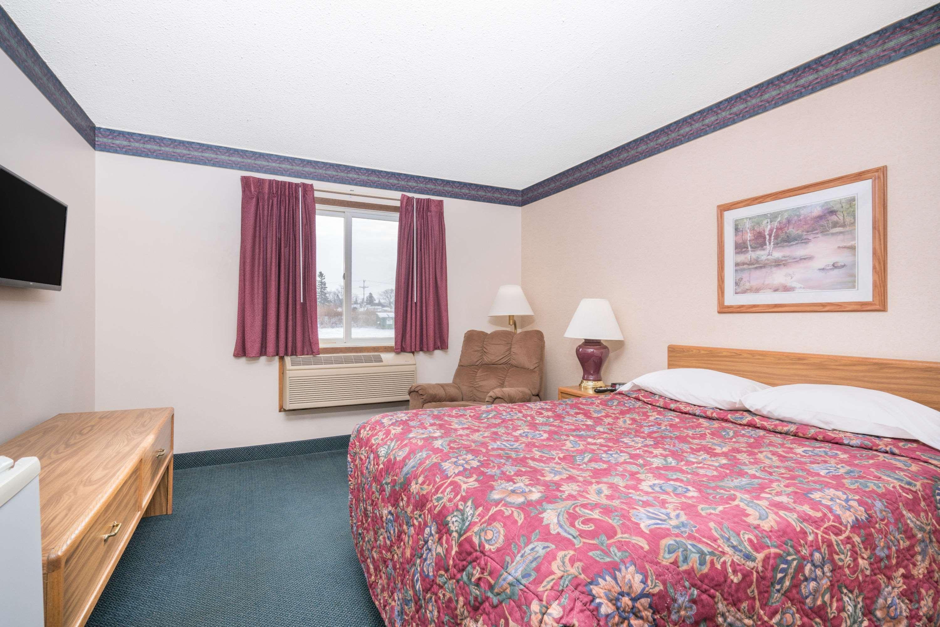 Super 8 By Wyndham Superior Wi Hotel Екстериор снимка