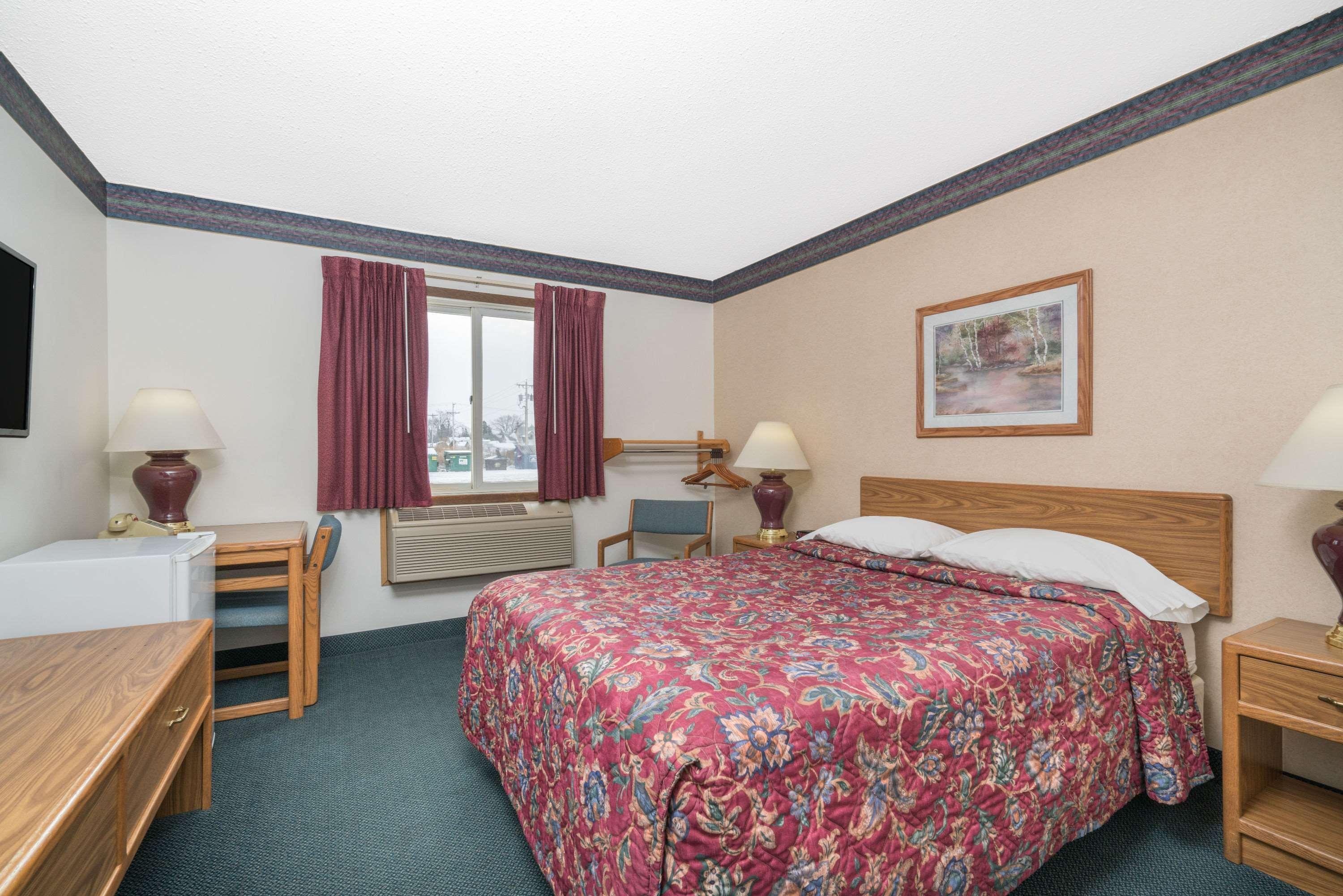 Super 8 By Wyndham Superior Wi Hotel Екстериор снимка