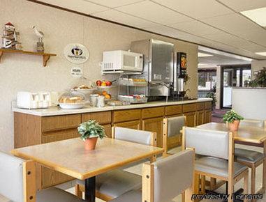 Super 8 By Wyndham Superior Wi Hotel Ресторант снимка