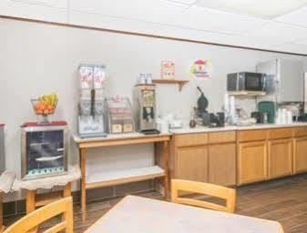 Super 8 By Wyndham Superior Wi Hotel Екстериор снимка